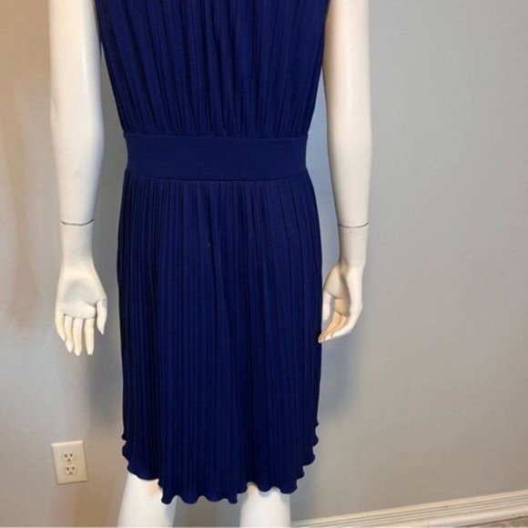 Banana Republic Mystic Blue Pleated V-Neck Sleeveless Dress Size 10 - Picture 11 of 12